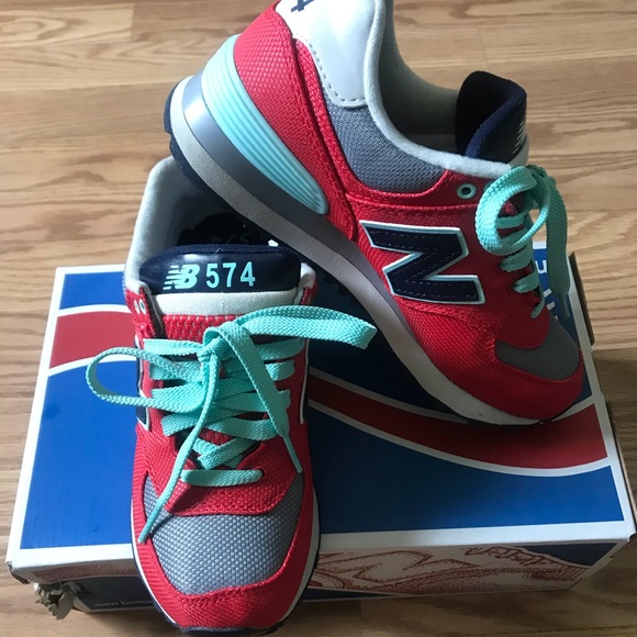 Women's 574 New Balance Sneakers Women's 574 New Balance Sneakers